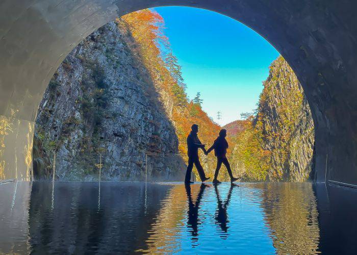 Two people silhouetted against the beautiful backdrop of Kiyotsu Gorge,